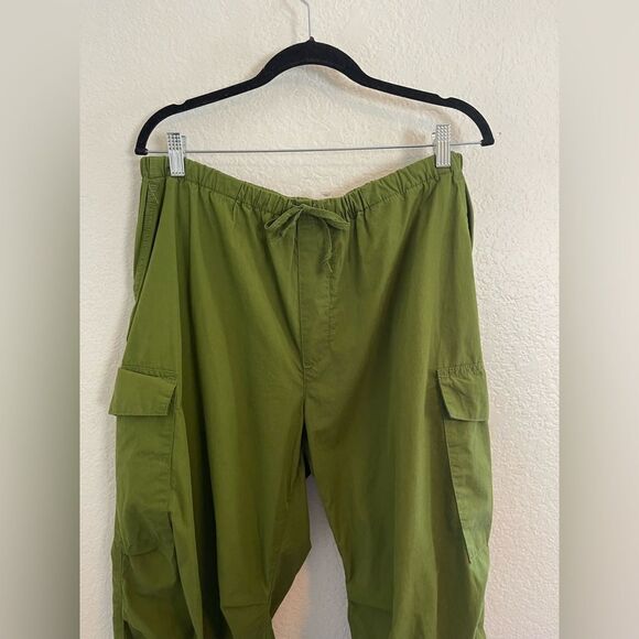 Anthro Pilcro Olive Green Women's Cargo Parachute Pants. Large - Picture 7 of 9